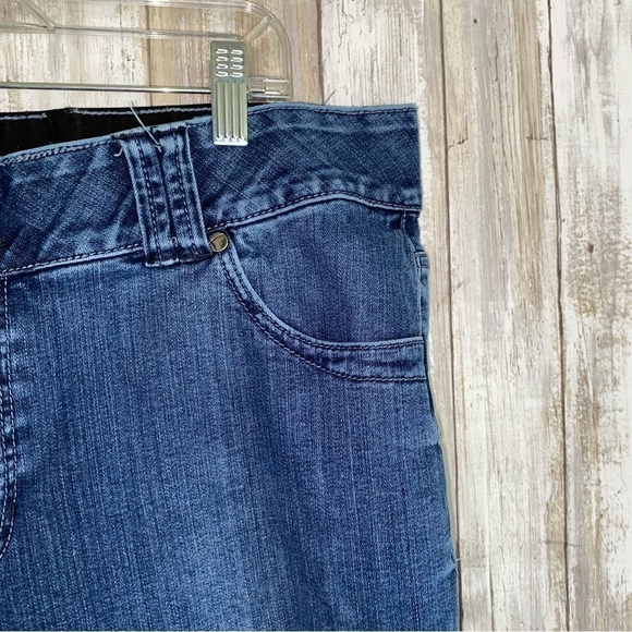 Lane Bryant 3T Straight Stretch Jeans - Picture 4 of 8